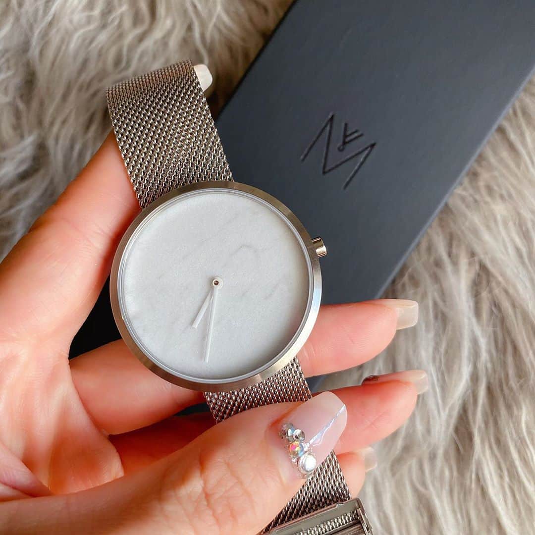 sayoko87のインスタグラム：「‪‪❤︎‬﻿ ﻿ 𝑀𝑦 𝐹𝑎𝑣𝑜𝑟𝑖𝑡𝑒 ⌚✨﻿ @mavenjapan﻿ ﻿ シンプルなデザインなのに存在感があって﻿ 大人可愛い大理石模様が好き🤍🙊﻿ ﻿ ﻿ ﻿ 10%OFFクーポンコード【sayokij】﻿ 有効期限▶︎1年間﻿ 良かったら使ってくださいね☺️﻿ ﻿ ﻿ ﻿ ﻿ ﻿ #mavenwatches #マベン #マベンウォッチズ﻿ #時計 #腕時計 #手元倶楽部 #手元くら部﻿ #watch #watchlover #watches﻿ #fashion #fashiongram #fashionstyle﻿ #mercedesbenz #mercedes﻿ ﻿ ﻿ ﻿ ﻿」