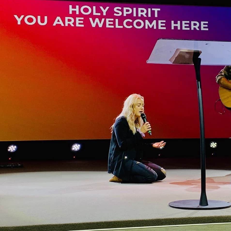 ブリット・ニコルのインスタグラム：「ONE THING I have desired of the Lord, that I will seek: That I may DWELL in the house of the LORD ALL THE DAYS OF MY LIFE, to behold the beauty of the Lord and to inquire in His Temple.  Psalm 27:4」
