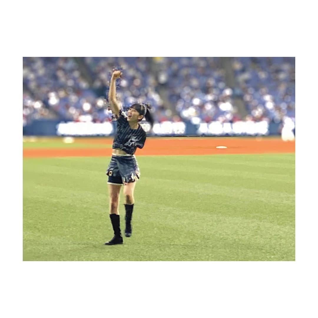 YURINAさんのインスタグラム写真 - (YURINAInstagram)「・﻿ 🏟⚾️📣🕺✊🏼﻿ ﻿ 📸 #ラッキーセブン #SKY﻿ ﻿ ﻿ おはようございます☀﻿ ﻿ ﻿ 昨日まではホーム6連戦でした！﻿ ﻿ ほっともっとフィールド神戸3連戦からの﻿ 京セラドーム大阪で3連戦と充実な6日間﻿ ﻿ 沢山皆さんと応援できて幸せです♡﻿ ﻿ ﻿ 今シーズンは無観客試合から始まったので﻿ こうして皆さんと一緒に応援できるのが﻿ 本当に嬉しい☺️☺️☺️﻿ ﻿ ﻿ 次は今週の金曜日からまたホームゲーム続きます🏟⚾️﻿ ﻿ 残りの試合数も少なくなってきているので﻿ 1試合1試合大切に。全力応援しましょう🔥﻿ ﻿ ﻿ ﻿ ﻿ ﻿ ﻿ #オリックス #BsGirls #Bs2020 #avex﻿ #baseball #プロ野球 #ORIX #Buffaloes﻿ #超革新系 #勝紺 #京セラドーム大阪 ﻿ #ほっともっとフィールド神戸 #オリ姫 ﻿ #yurina_359  #BsGirls2020 #performer﻿ #dance #全力パフォーマンス #followme﻿ #高身長女子 #筋トレ女子 #黒髪ストレート ﻿ #野球好きと繋がりたい #インナーカラー﻿ #ホーム6連戦 #サードユニフォーム﻿ #全力応援 #みんなでバファローズ」9月21日 8時20分 - yurina_bsgirls_359