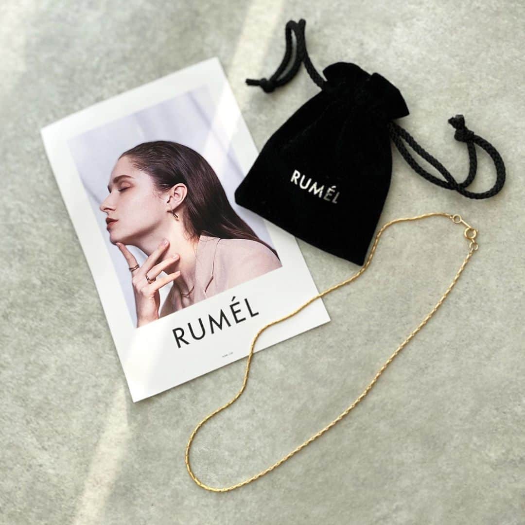 rinさんのインスタグラム写真 - (rinInstagram)「﻿ ﻿ ﻿ ﻿ シンプルなのにアクセントに﻿ なる最近お気に入りでずっと﻿ 付けてるネックレス💫﻿ ﻿ @rumel_officialshop﻿ ﻿ #accessory#necklace#simple﻿ #goldnecklace#rumej﻿ #シンプル#シンプルネックレス﻿ #ゴールドネックレス」9月21日 8時34分 - rinrin87