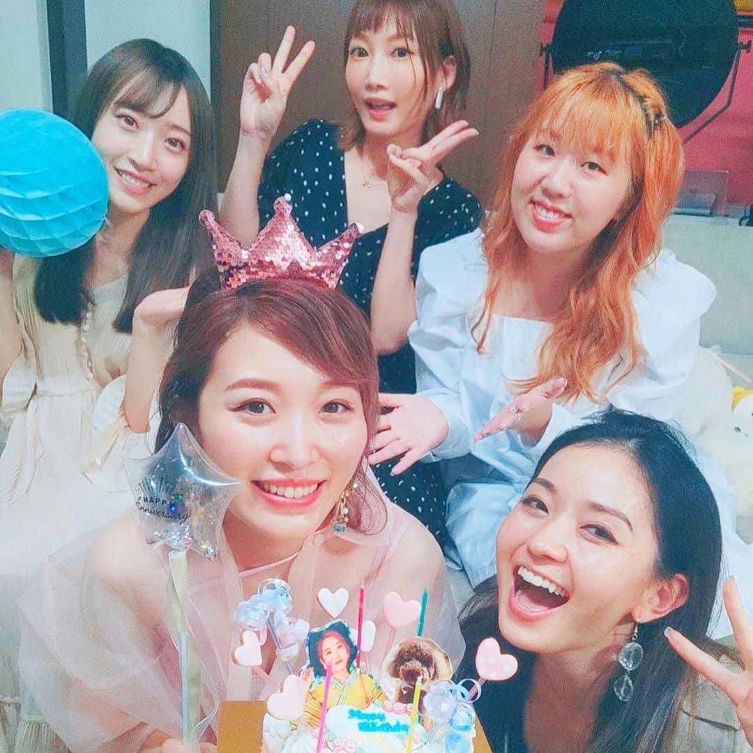 くまみきのインスタグラム：「レベル31になりました✌️💗  この前フライングでパワフルガールズにお祝いしてもらったのでめっちゃ良い1年になる気しかしません🥳ありがとう💗！  温かくパワフルな人になるぞ！ 31歳の私もよろしくお願いします✨ びっくらぶ💗！  #誕生日 #誕生日サプライズ #誕生日ケーキ #31歳 #ちゃんと大人だわ〜  2020.9.21」