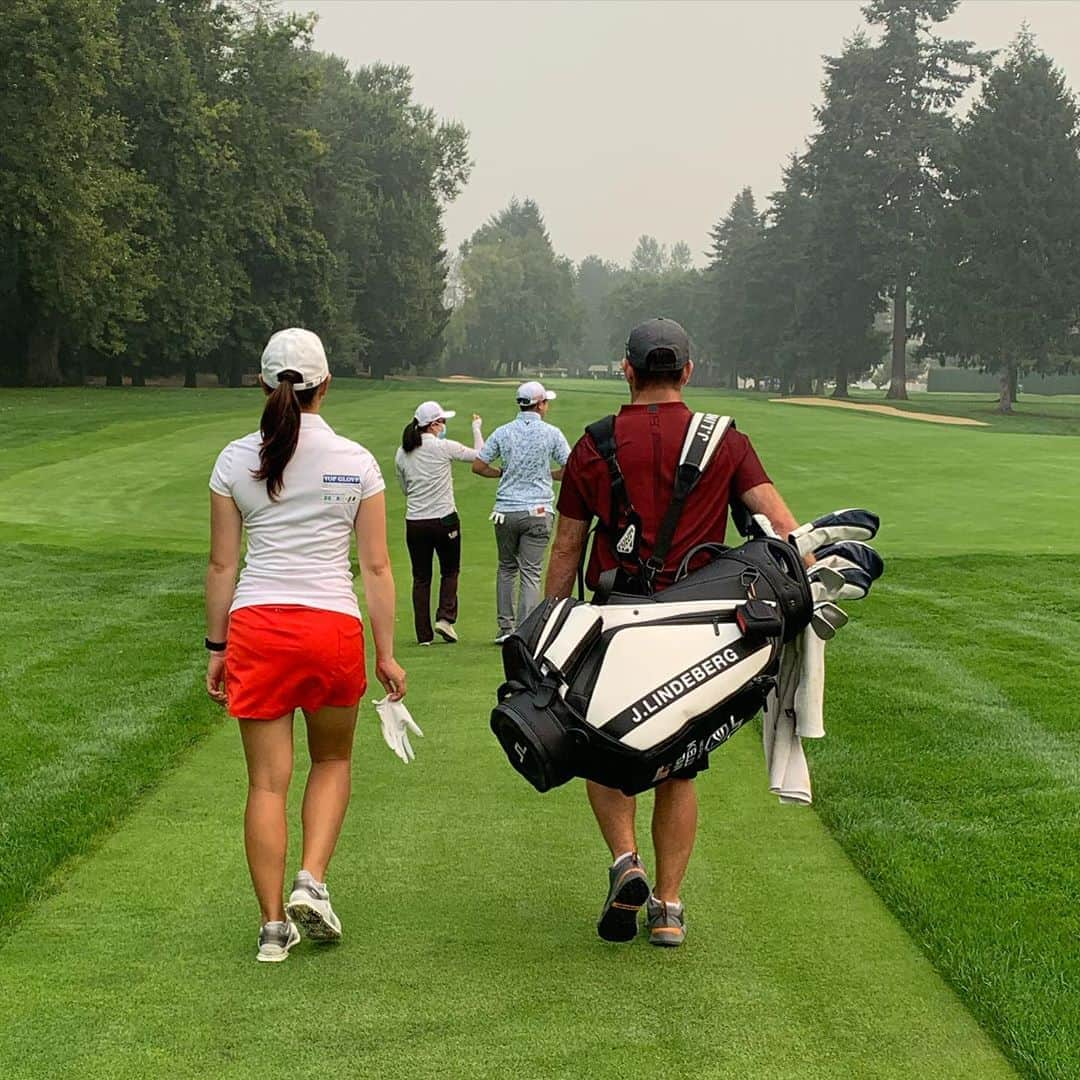 ケリー・タンさんのインスタグラム写真 - (ケリー・タンInstagram)「All smiles after that Sunday @lpgaportlandclassic 🇲🇾👊🏻 Awesome T24 after sneaking into the weekend!!😎 @lpga_tour  . . . #happy #fight #malaysiaboleh #strongfinish #dontstop #malaysiaday #teamtan #teamjl #66 #bogeyfree」9月21日 8時59分 - kellytan33