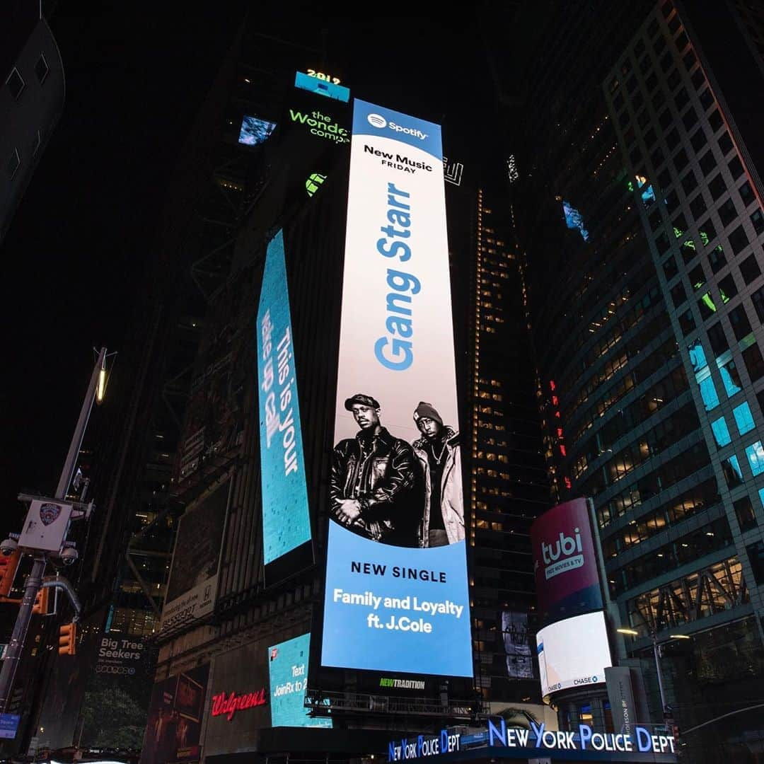 DJプレミアさんのインスタグラム写真 - (DJプレミアInstagram)「1 YEAR AGO TODAY @gangstarr Hit The Times Square Billboard with Our Single "FAMILY and LOYALTY" (feat. @realcoleworld)... •SALUTE @bigshuggangstarrfoundation @keithcelam @justinnelamruff @spotify  R.I.P. GURU... 🙏🏾👑🕊 #OOTBY」9月21日 8時53分 - djpremier