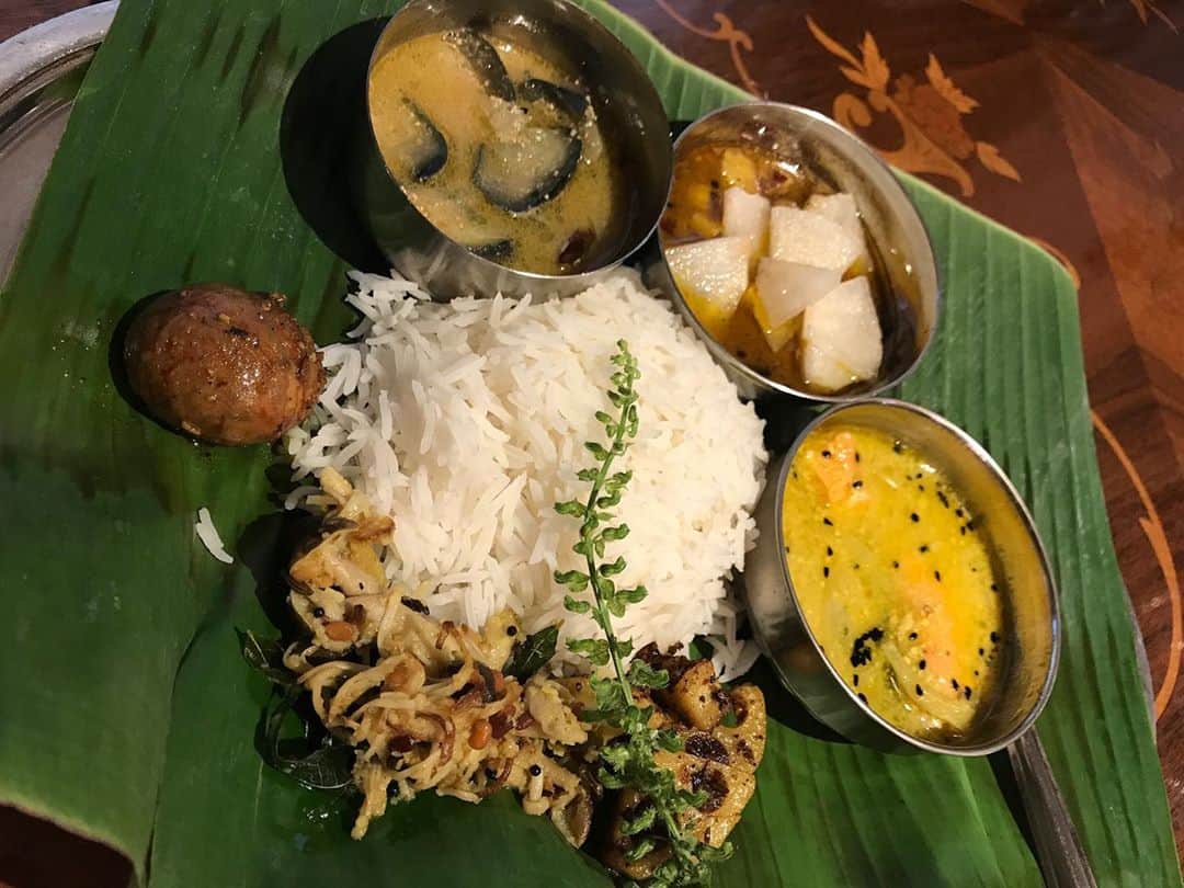 馬渕英里何さんのインスタグラム写真 - (馬渕英里何Instagram)「秋の食材オールスターが揃い踏み。。3月くらいから時が止まっている自分に、図らずもチニグラのカレーが季節感を齎らしてくれるという。。インドは四季ないんだろうな。。 #間借りカレー #南インド #ミールス  #チニグラ #chinigura」9月21日 8時57分 - ericamabuchi
