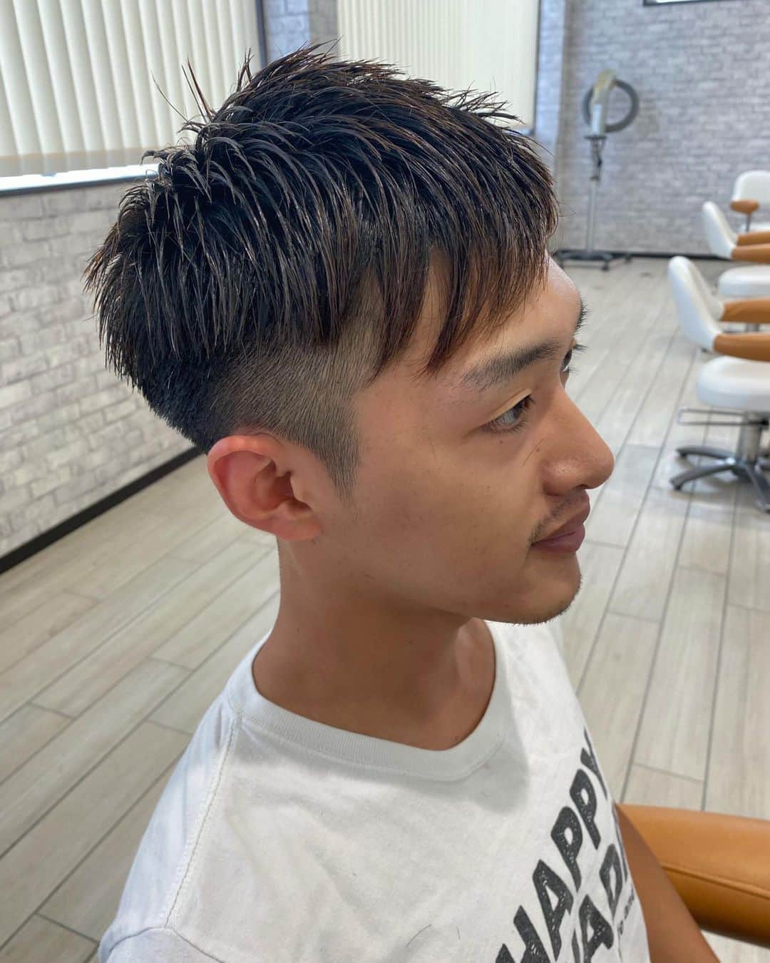 のインスタグラム：「ツーブロック×ベリーショート  刈り上げに定評があるってよ🤞  #メンズカット #ベリーショート #ツーブロック #刈り上げ」