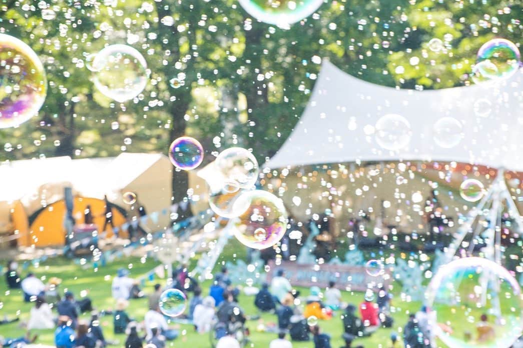片平里菜のインスタグラム：「🧚‍♀️ 出来なくなったことをいくつも惜しむ でも 夏フェスの賑わいがなかろうが 何千人の音の戯れがなかろうが ありのままの大自然は目の前に広がっていました 特別なことがなくたって ニューアコが無事開催される今年が みんなが無事生きてる今がなによりも特別です  photo by @ishii_maki ♡」