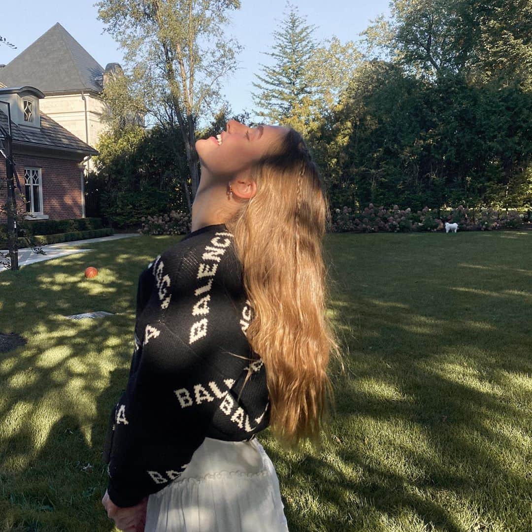 ローレン・オーランドのインスタグラム：「“crisp air hits different” - darian」