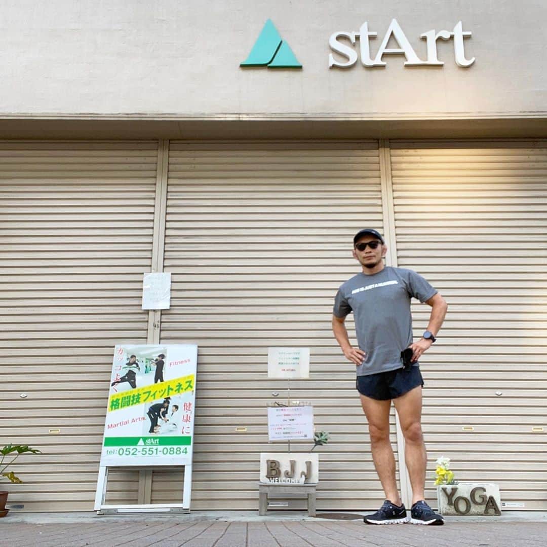 のインスタグラム：「UNORUN (名古屋編)  おはようございます☀  stArt @startjapan  発見‼︎ 次名古屋に来る時は、 また出稽古させて下さい。 よろしくお願いします！  100APOPUP STORE @atmos_nagoya_tgm  今日は10:30〜15:00までおります。 お近くに来られる際は是非お立ち寄りください。  #unorun #onrunning  #onfriends #onjapan  #onehundredathletic  #100athletic #100a #unocaolshowten #oakley #oakleyjapan #suunto7 #宇野薫 #atmos #アトモス」