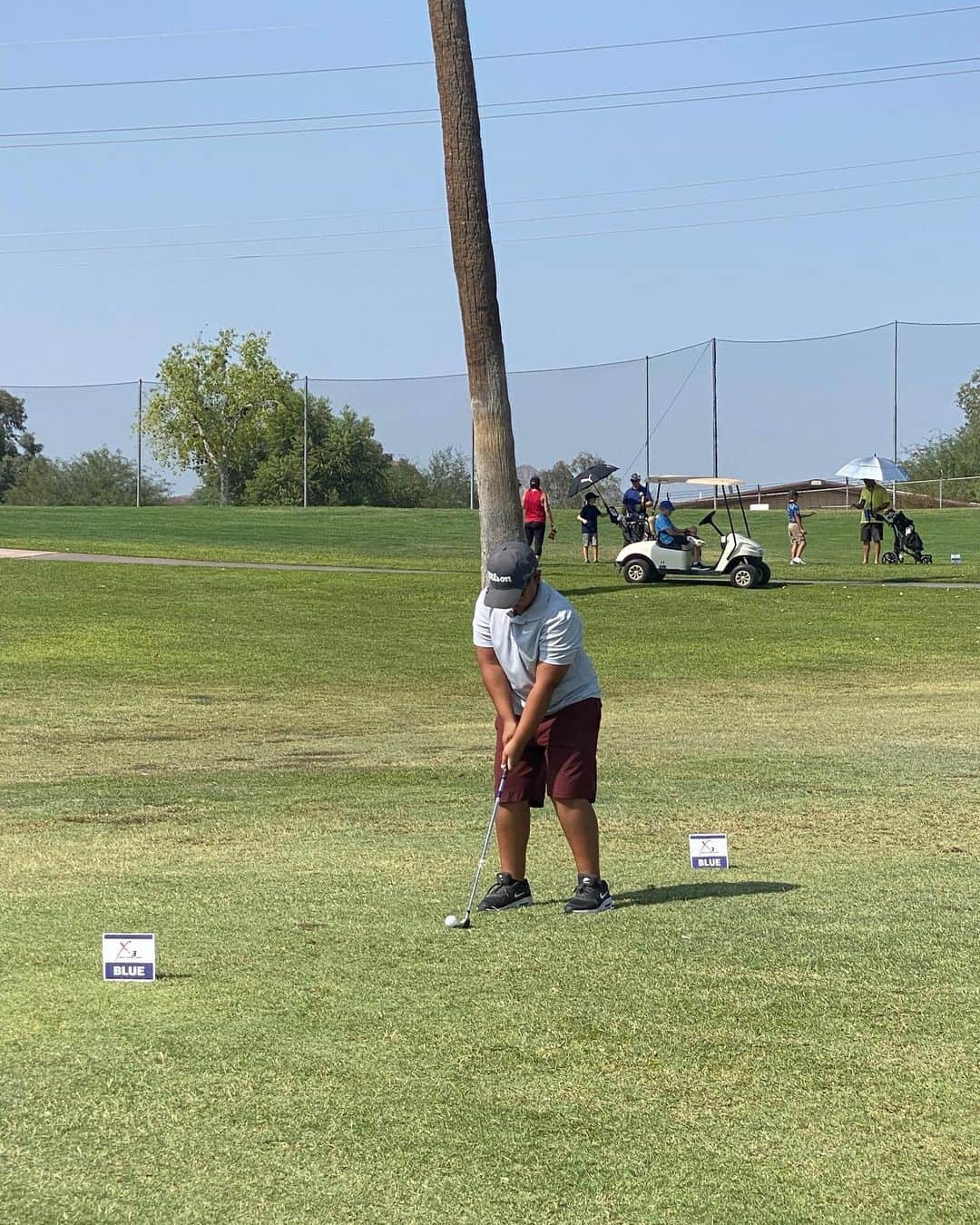 ハウィー・ケンドリックのインスタグラム：「Proud of my son. Played in his first golf tournament today. @owenkendrick08」