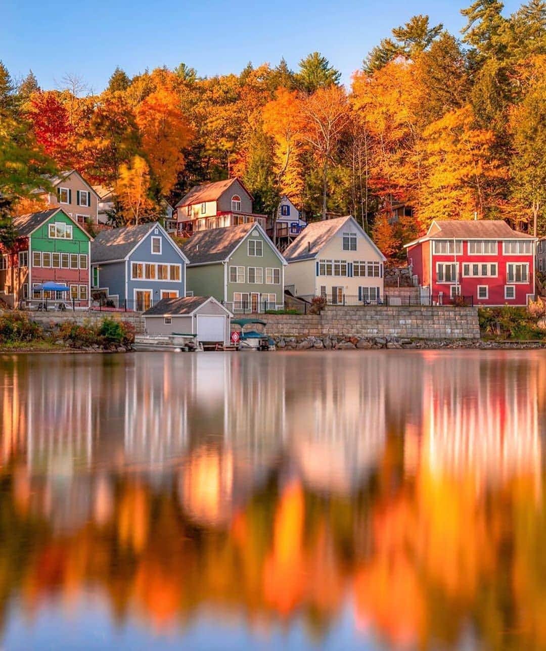 Padgramさんのインスタグラム写真 - (PadgramInstagram)「📍Lake Winnipesaukee, New Hampshire 🔹📸 by @jackdarylphotography #pgdaily #pgstar#pgcounty #lake #lakelife #planetgo #planet #planetearth #amazing #awesome #nature  ➖➖➖➖➖➖➖➖➖➖➖➖➖➖➖➖➖➖➖➖➖➖➖➖➖➖➖➖」9月21日 9時12分 - planet.go