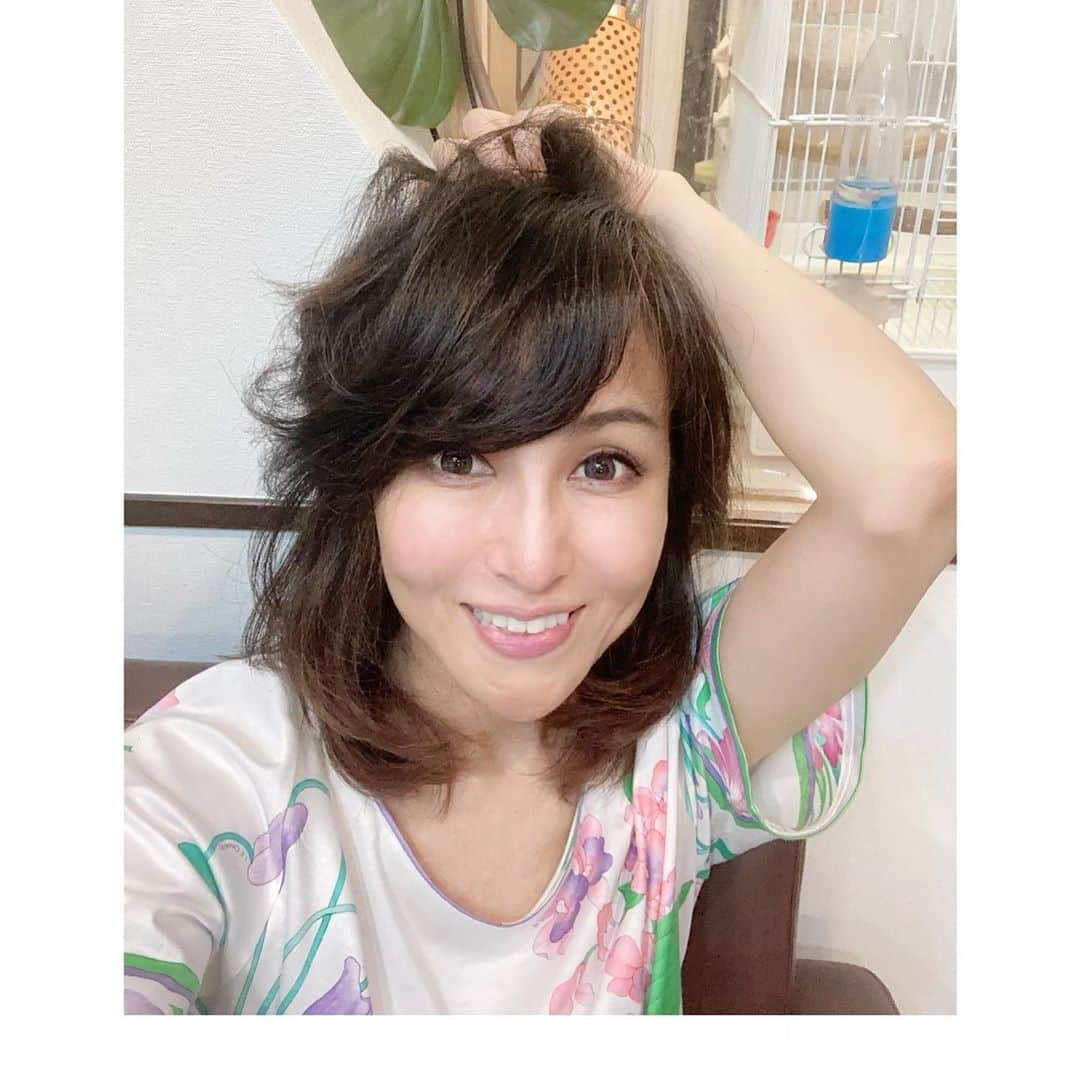 立見里歌さんのインスタグラム写真 - (立見里歌Instagram)「📩あの大空に羽ばたく貴方をみていたい https://www.la-ipolani.com/  天然 #ダマスクローズ  の芳醇な香り . 🌿 #イポラニローション #イポラニ目元口元用クリーム  #敏感肌 #植物性 #発酵 #幹細胞エキス . . 【イポラニ】 ハワイ語 最愛の恋人 を表す言葉 ---------------------- 🌿 ---------------------- バラの香りに包まれて ---------------------- 🌿 ---------------------- 【販売店】 #STAYHOME  #自然食品ff  #むぎごころ  #イオンボディ  #アメリカンファーマシー  #pilikai  #女性自身百貨店 #sosiego #felitica 🌿 #潤い #恋人 #美肌ケア  #敏感肌スキンケア ‪#男性 🆗 #baby 🆗 #無添加 #スキンケア  #エンザミン酵素  #エイジングケア #美容 #美容好きな人と繋がりたい  #オールインワン」9月21日 9時15分 - riiikaaa15