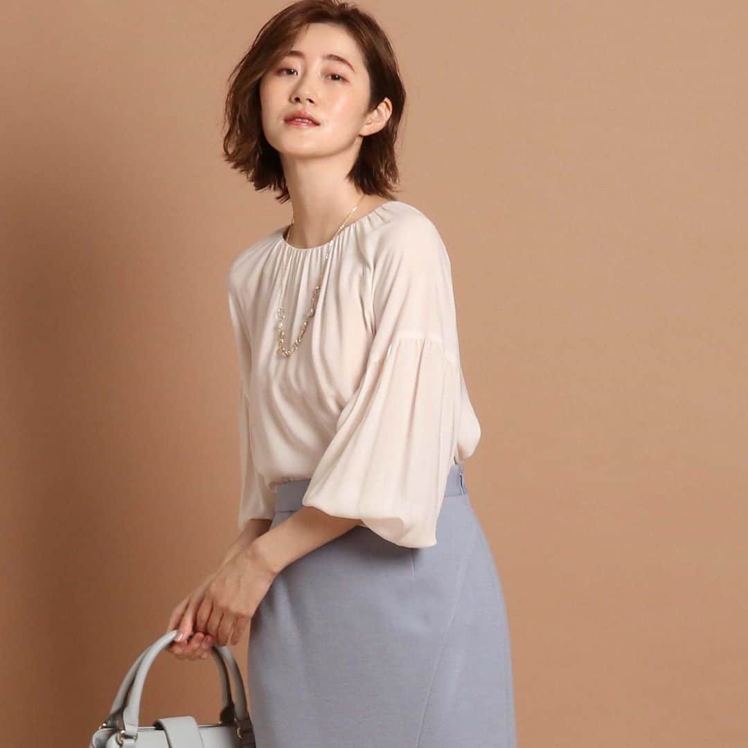 cdec_official Aesthetic Senseのインスタグラム：「. 2020秋 New Arrival  . 【デザイン入りタイトスカート】着回し FEMININE編 . . きれいなドレープと微光沢素材のブラウスを合わせたコーディネート。 着心地も着映えもいいとこどりの女っぷりが漂うスタイルの完成です。 . . .  #クードシャンス #2020秋冬 #AUTUMN #秋コーデ  #秋スタイル #トレンド #華やかコーデ　#カジュアルコーデ  #細見え #着回しコーデ  #着回し #大人カジュアル #休日コーデ #ファッション  #大人コーデ  #大人コーディネート #今日のコーデ #今日のコーディネート #カタログ #お洒落さんと繋がりたい #お洒落さんとつながりたい #ファッション好きな人と繋がりたい #モデル #大人女子 #大人女子コーデ #テレワーク#セットアップ #着まわしコーデ #着まわし #ブラウス」