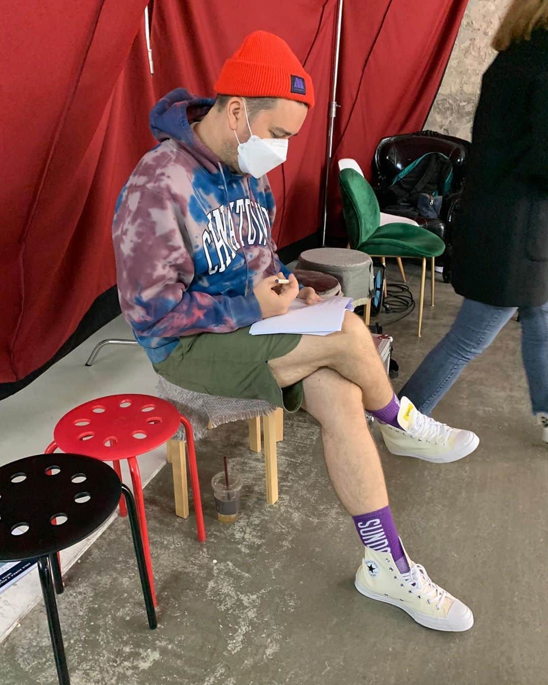 サム・ハミントンのインスタグラム：「그냥 대본을 보는중 Just reading a script」