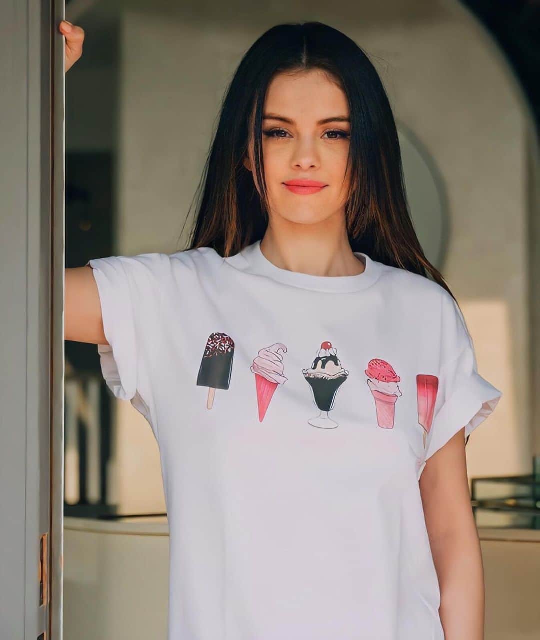 Always With Selenaのインスタグラム：「Selena has the best merchandise in this world」