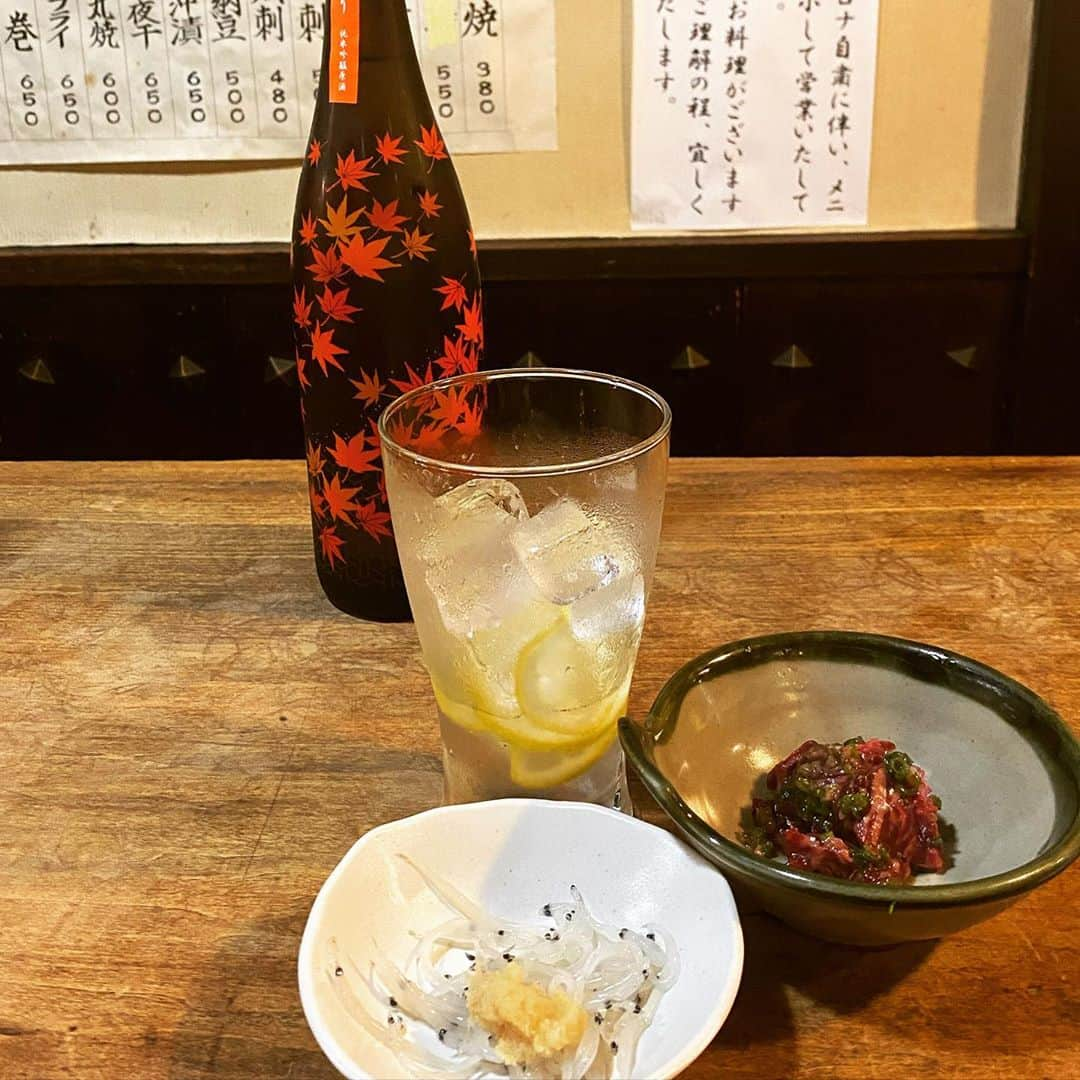 西山茉希さんのインスタグラム写真 - (西山茉希Instagram)「長岡に、 キュンしてくれたかな。  #飲みに来た #食べに来た #東京ーズ  やっぱり甘味がいいらしい。  頼むお酒も間違ってる気がしたけど、 巻き込み乾杯を仕切るのは似合ってた。  #1軒目選んでもらったら #2軒目は西山の帰る場所へ #写る空気が全然違う #2種の映え  笑顔が見れてよかった。 最終新幹線へ向かう二人。  #江口団子を抱えながら #甘味で〆ることにワクワクしてらした #かわいいってそーゆーとこ  ばっか嬉しかったてが。 また来いて。  一緒に帰ればいーがっけん🎶 来てくれて、 ありがとぉ😊😋😊」9月21日 9時58分 - maki.nshiyama50