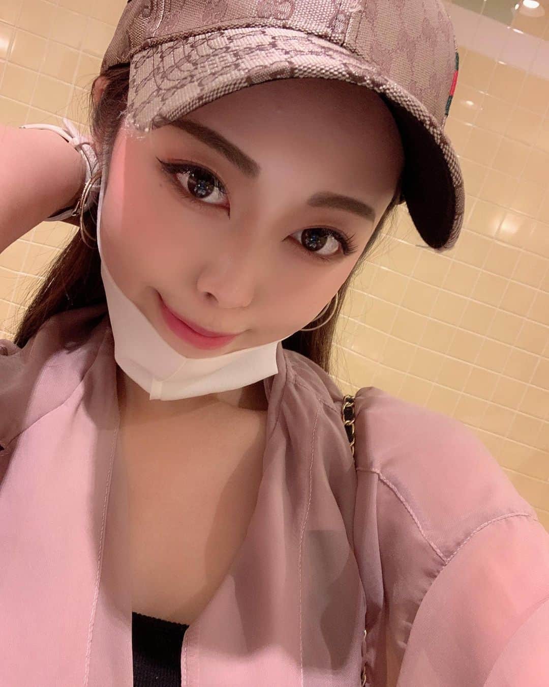 池上さよのインスタグラム：「昨日久々に映画行って 今日から俺は‼️見てきた🥳💓✨ 面白かったからもう一回みにいきたい。笑  昔のヤンキーカッコいい😳 あーゆ時代に産まれてきたかった🤣 スケバンとか超かわいい。笑  北海道札幌市中央区南4条⻄3丁目  N-プレイスビル 5F P&J  池上さよ🧚‍♀️」