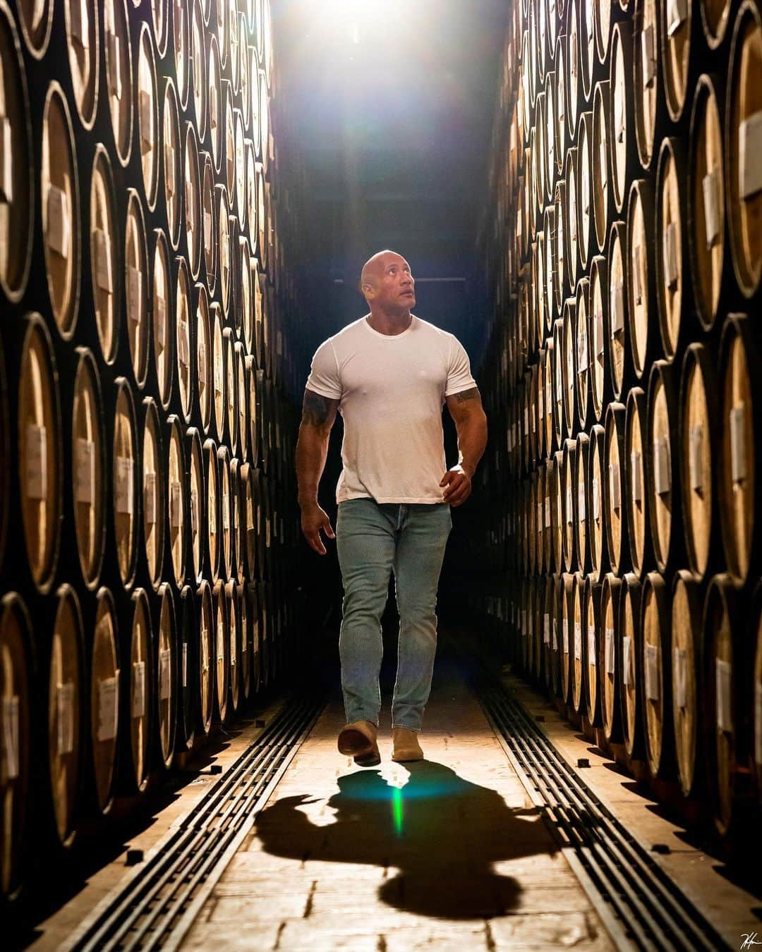 ドウェイン・ジョンソンさんのインスタグラム写真 - (ドウェイン・ジョンソンInstagram)「Quality & Legacy 🥃 One of my favorite walks is thru our @teremana distillery’s barrel room.   This is the final quality process of our first aged expression — Teremana Reposado 🥃  We age our tequila in American white oak barrels and it reacts to the temperatures here in the Jalisco Highlands of Mexico.   The wood expands and contracts and after a certain period of time - gives our tequila a very rich and smooth taste with notes of oak and vanilla.   Those notes and smoothness are why Teremana has become very distinctly delicious to our consumers.   I founded Teremana as a legacy brand that’s rooted in quality, passion, trust and mana.   And on behalf of our entire Teremana team and myself — it’s our privilege to produce Teremana tequila for you.   And most importantly, thank you for making our Teremana your #1 choice in tequila.   The tequila of the people 🥃  #quality  #legacy  #teremana  @hhgarcia41 📸」9月21日 10時29分 - therock