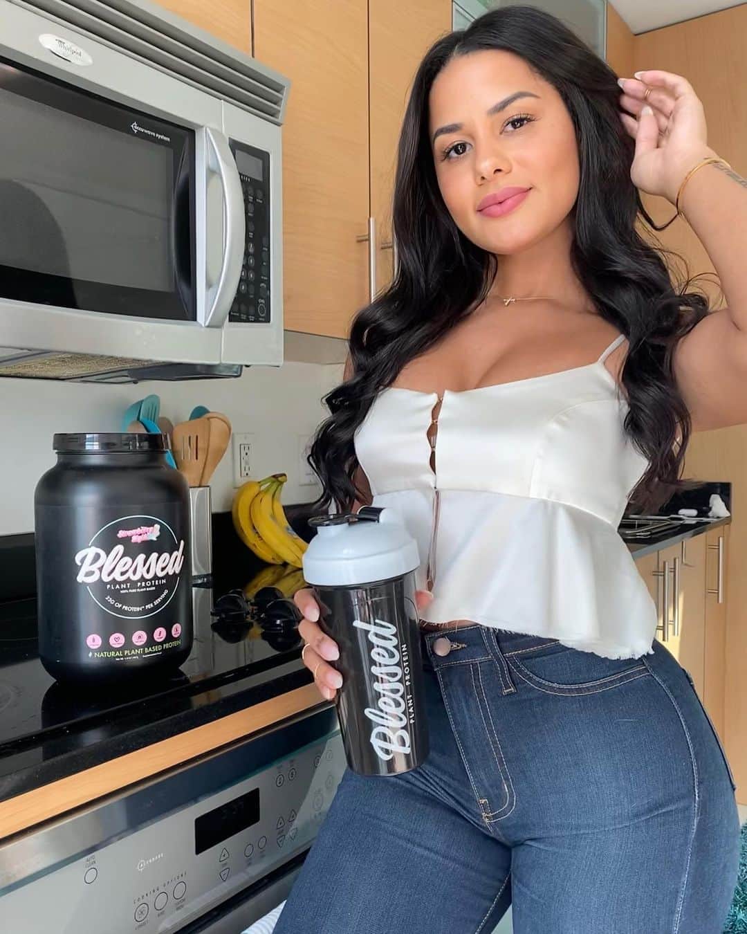 Katya Elise Henryさんのインスタグラム写真 - (Katya Elise HenryInstagram)「strawberry mylk dreams 🍓💤 @blessedprotein — plant based, soy free, gluten free, made from pea protein! what more could u ask for 🤷🏽‍♀️ use code katya10 to save on www.ehplabs.com」9月21日 10時30分 - katyaelisehenry