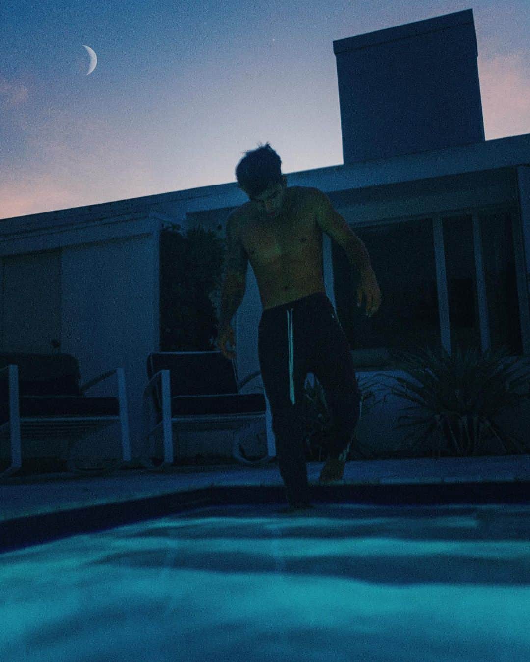 Sebastián Villalobosのインスタグラム：「Esto es un party por debajo el’ agua 🐠」