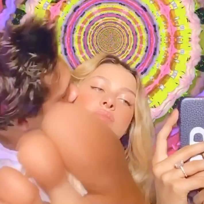 ニコラ・ペルツのインスタグラム：「bb」