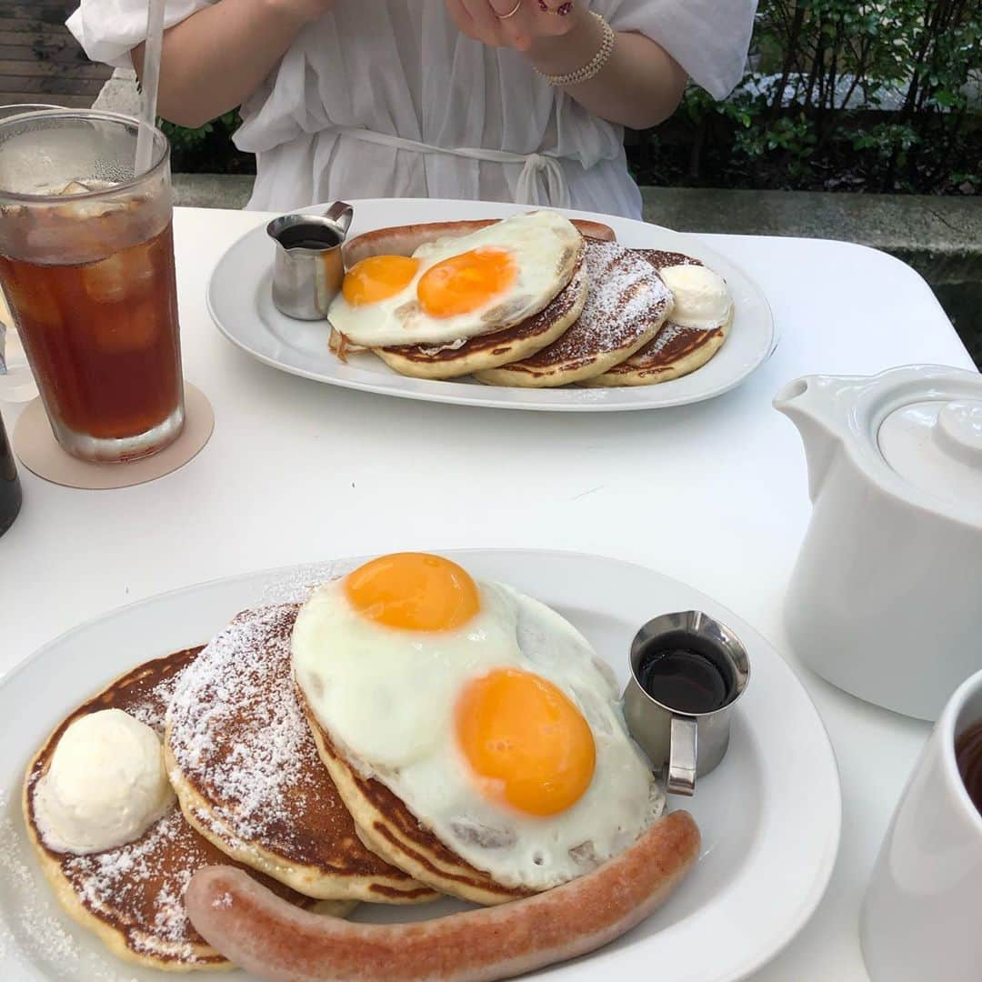 高橋優里花のインスタグラム：「パンケーキ🥞🤍 もちろん飲み物は大好きなアールグレイ！ #パンケーキ　#表参道　#crisscross」