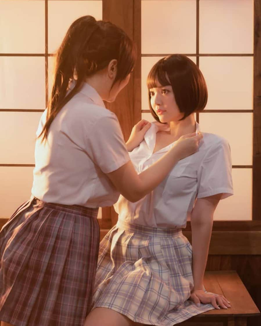 YingTzeさんのインスタグラム写真 - (YingTzeInstagram)「Do you like me in short hair ? 🥺💕 _ After School Set available now at @quistreous ‘s Ko-Fi . ❤️ 20 HD photos ~ it has a sweet feeling to it.  The sunset feel is so good ! https://ko-fi.com/s/f4f9412406 _ 📸 @jasonsimshoots  Studio @studio14ss  #blessed #seifuku #girlslove」9月21日 11時10分 - yingtze