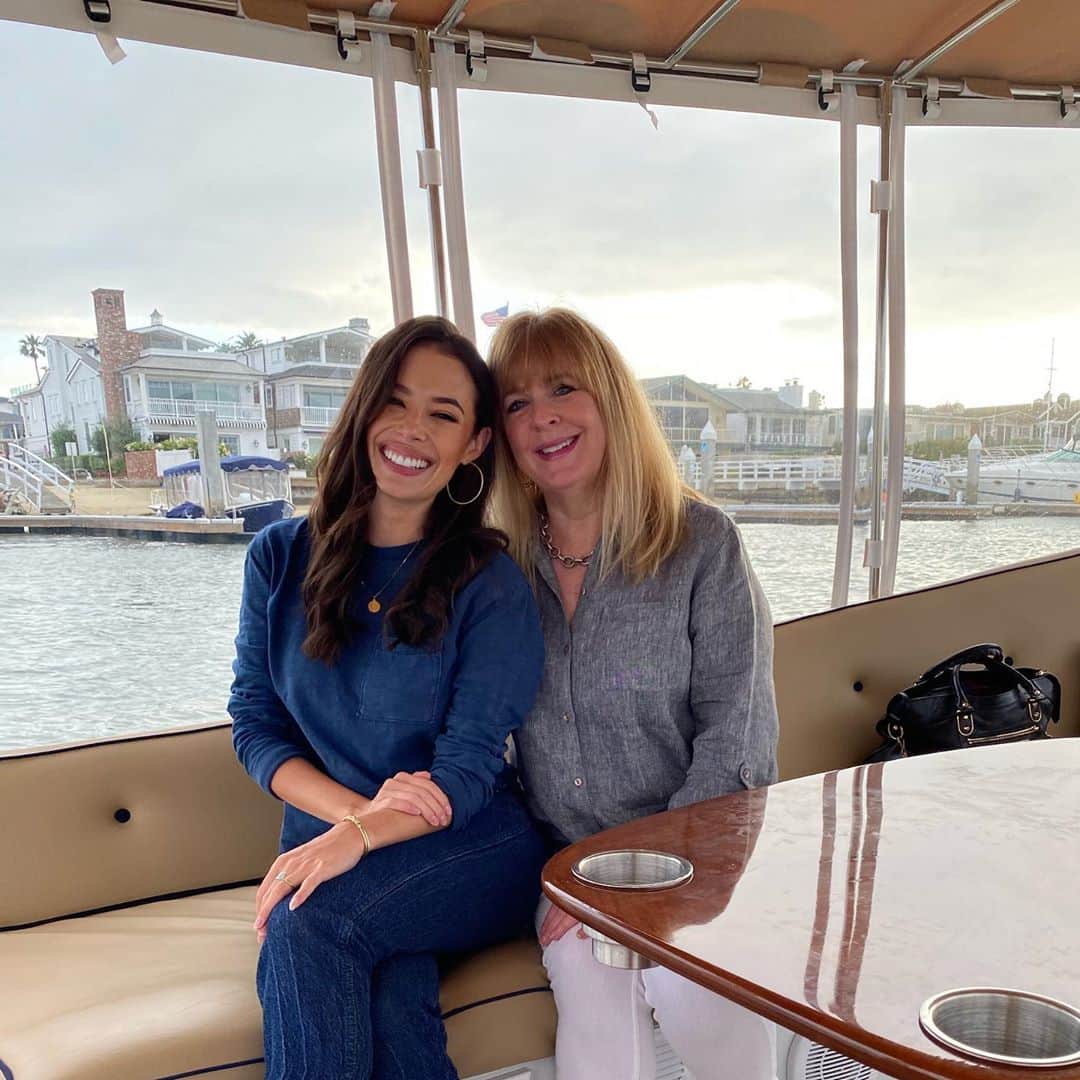 クロエ・ブリッジスのインスタグラム：「Happy birthday momma @bridgeskat I love you ❤️」
