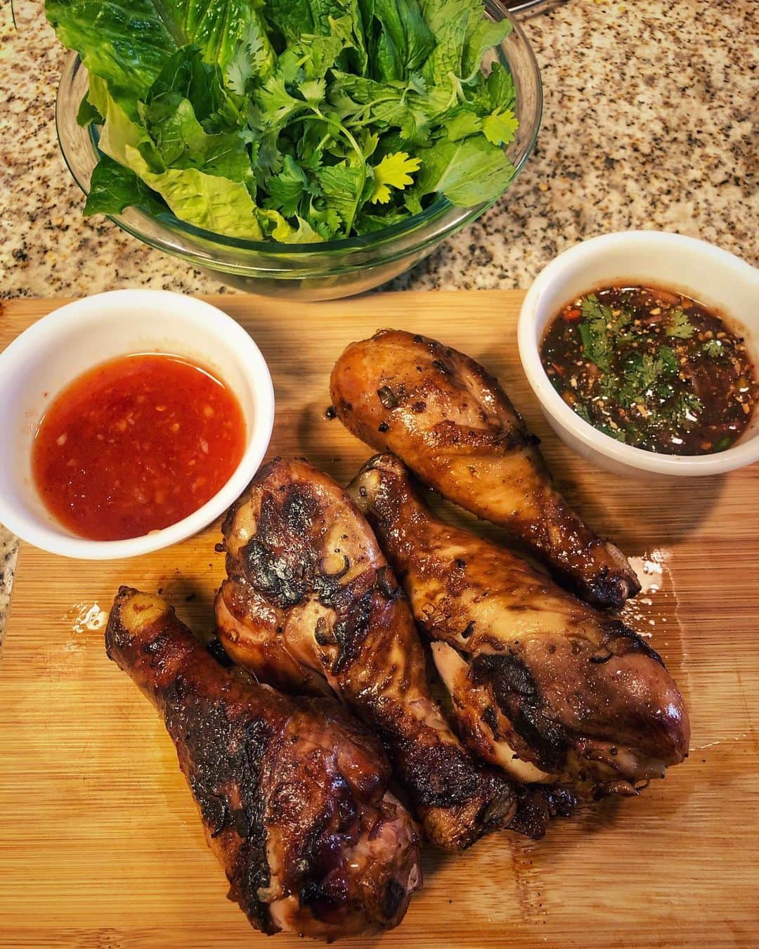 Jada Lalita Patipaksiriのインスタグラム：「We are sauce people!👩‍❤️‍👨 Gai yang🍗(Thai bbq chicken) with nam jim jeaw🌶 & a sweet and sour dipping sauce🥣 love them both but the spicier option always wins for me😅🤤  #thaichicken #bbqchicken #spicy #veggies #chilis #garlic #lemongrass #dinner #sauce #tasty #yum  #foodpics #foodie #yummy #thaispice #food #cooking #spicyfood #asian #asianfood #thaifood #authenticthai #recipe」