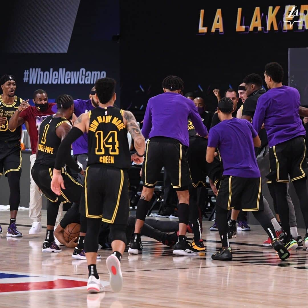 Los Angeles Lakersさんのインスタグラム写真 - (Los Angeles LakersInstagram)「Anthony Davis. For the win.  (📺: TNT)」9月21日 11時29分 - lakers