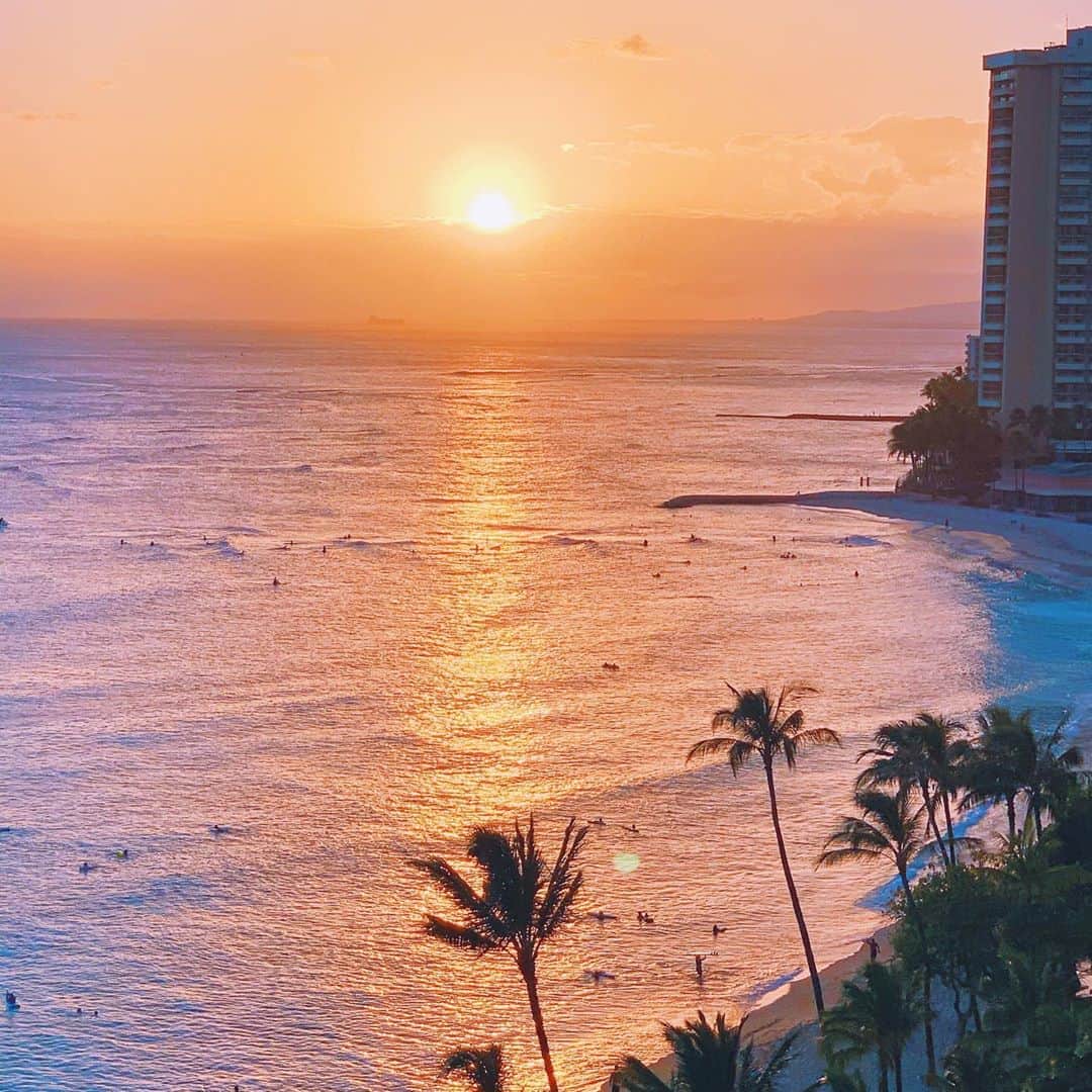 アリッサ ウーテンのインスタグラム：「Wish everyday was as beautiful as this : inside and out ❤️」