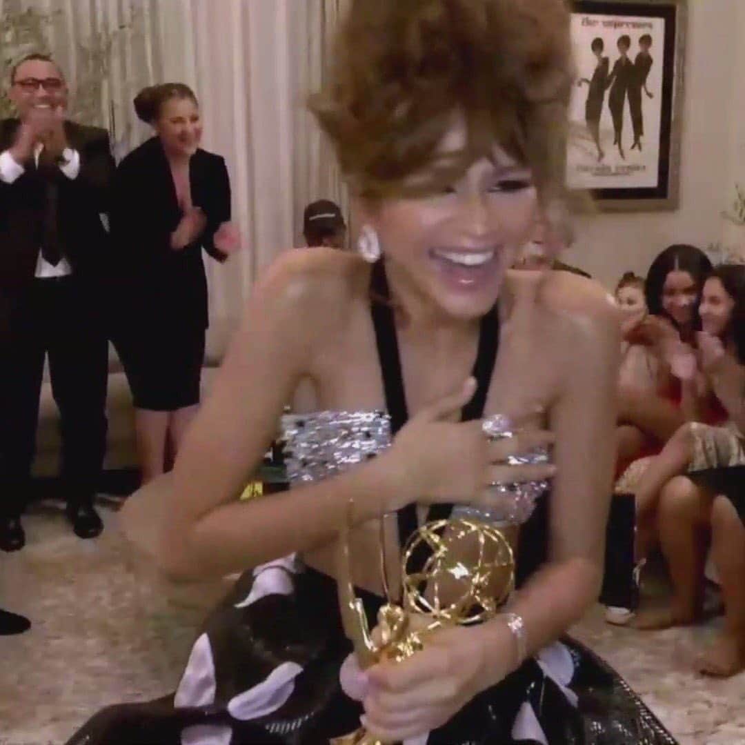 E! Onlineさんのインスタグラム写真 - (E! OnlineInstagram)「Zendaya has made HISTORY: She is the youngest person and the second Black actress to win Lead Actress in a Drama Series. No, we are never gonna stop talking about this!(📷: ABC)」9月21日 11時54分 - enews