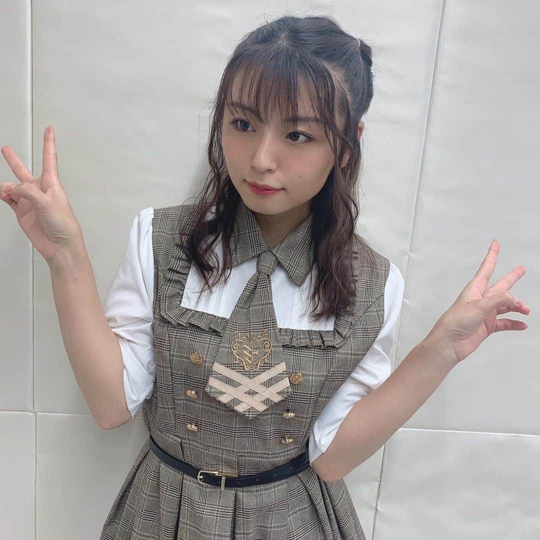 竹本茉莉さんのインスタグラム写真 - (竹本茉莉Instagram)「. メイクさんが可愛い髪の毛に してくれた時の写真です📸 何度でも言うけど、 制服が可愛すぎて恥ずかしい🤭 . . . . #人狼アイドル #人狼ゲーム #ベイビーウルフ #japanesegirl #制服 #ヘアアレンジ」9月21日 11時47分 - matsuri_morikawa