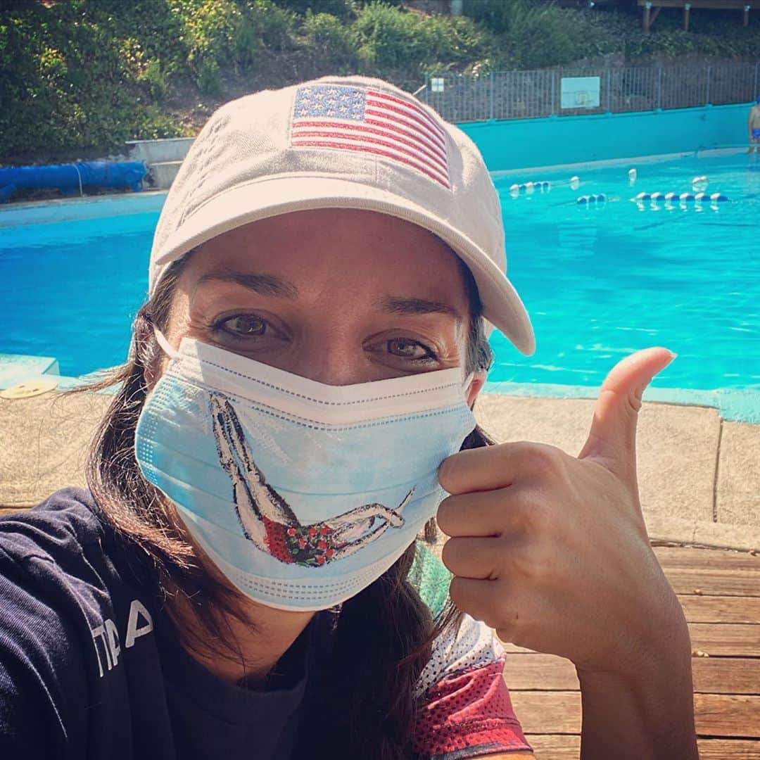 アンドレア・フエンテスのインスタグラム：「El arte surge siempre de las raíces de cualquier crisis, y esta vez se lleva la palma @joseantoniomaiquez! Hecho a mano! Ya que hay que llevarla de todas formas...que sea con estilo!」
