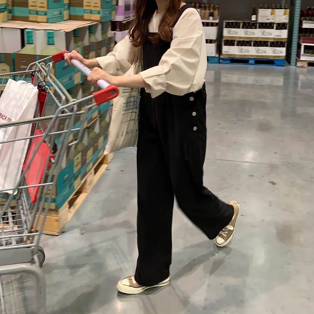 DHOLIC SNAPのインスタグラム：「@diary.______さんの#dholicsnap⁠ 　⁠ BLOUSE：@dholic_official⁠ 　⁠ 【STYLE】⁠ #laurenhi⁠ #コットンラウンドネックブラウス⁠ 全4色￥2,882税込)⁠ 　⁠ みなさんもぜひ#dholicsnap をつけて⁠ コーディネートを投稿してください📸💕⁠ 　⁠ ※上記以外のご着用アイテムにつきましては品切れ商品、または、私物となります。⁠ 　⁠ #DHOLIC#dholicism#fashion#ootd⁠ #プチプラコーデ#今日のコーデ#今日の服⁠ #カジュアルコーデ#大人かわいい#おでかけコーデ⁠ #ブラウス#コーディネート#秋ファッション」