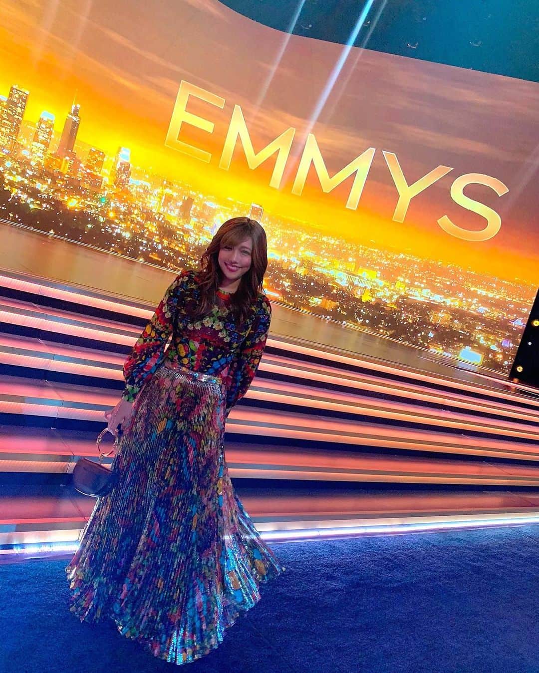 滝沢結貴のインスタグラム：「Through back last year's Emmy Awards!  昨年の今は、エミー賞授賞式へご招待を受け行ってきました💛 大好きなチームのメンバーとご一緒でき、最高の思い出でした🙌🏻✨   dress @aliceandolivia  jewelry @grossejapan  @iemmys @foxtvjapan #emmys #emmyawards #アリスアンドオリビア #エミー賞 #授賞式」