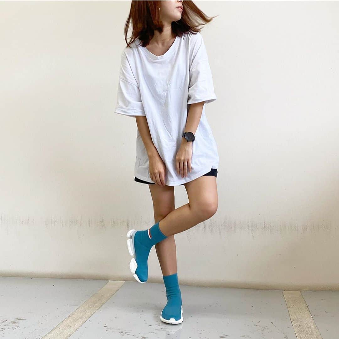 片桐優妃のインスタグラム：「#AmazonFashion の#スニーカーセール で#Reebok の#ソックラン を発見💙！ . 30%OFFになってました😍！✨めちゃめちゃ歩きやすくて感動😭さすが #リーボック 🌈 . さっき見たらメンズの白はまだあったよ🙆‍♂️ . ほかにもNIKEとかadidasとかかわいい#スニーカー の掘り出し物めっちゃいっぱいあったから見てみて🙌しばらくプロフィール欄にもURL貼っておくね🔗 . #Amazonで発見 #ファッション #コーデ #Fashion #code #コーディネート #スニーカー #PR #amazonfashionjp」