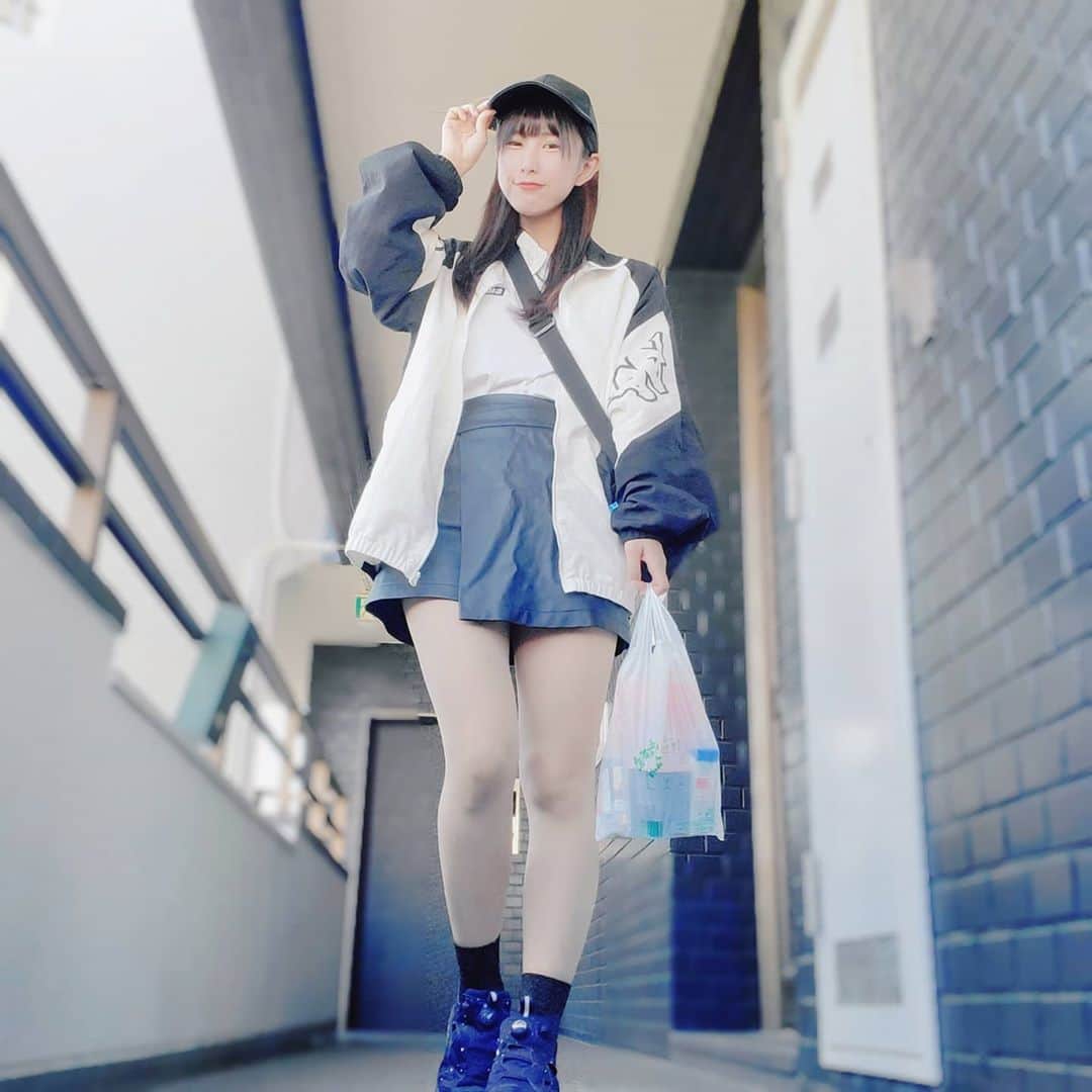 椎原えみのインスタグラム：「2020.09.21.Monday . . .  まぶしくて目開いてない。笑 . . . #民族ハッピー組  #椎原えみ #美脚女子 #美脚 #followｍe #脚フェチ #足フェチの皆様お待たせしました  #足フェチ  #モデル #アイドル  #あしすたぐらむ #あしたすたぐらまー #脚フェチの皆様お待たせしました #legs #水泳 #beautifullegs #japaneseidol #japanesegirl #えみあし #beautiful #photomodel #photography #Japan #girl  #kappa #Reebok #高身長女子 #ストリート系女子 #model  #cute」