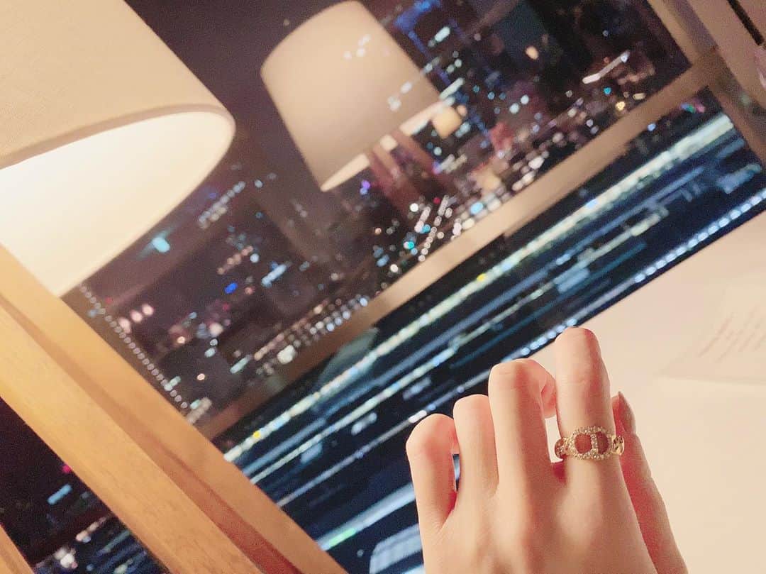 のインスタグラム：「#dior 🤍🌹 誕生日プレゼント今年は全部diorにした💎」
