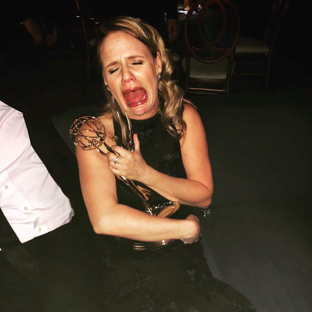 アンドリア・バーバーのインスタグラム：「Attn: People who did NOT win #Emmys tonight. Feel free to use this picture as a meme to accurately depict your feelings at this moment.  EDIT: There seems to be some confusion. I did NOT win an Emmy. In 2018, Sesame Street won our category, and graciously allowed me to hold their award for a minute to take this picture. 😆」