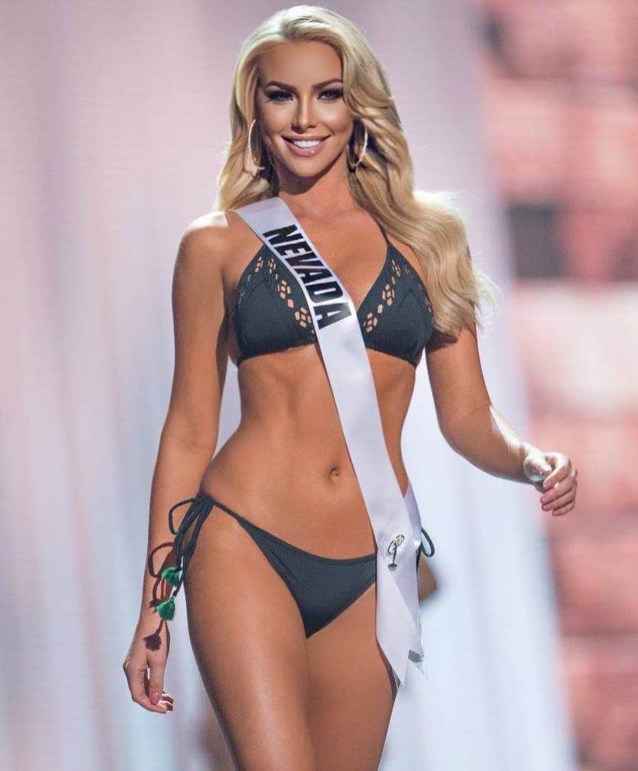 ロリン・ヨークのインスタグラム：「feelin this #missusa throwback 🤟🏼」