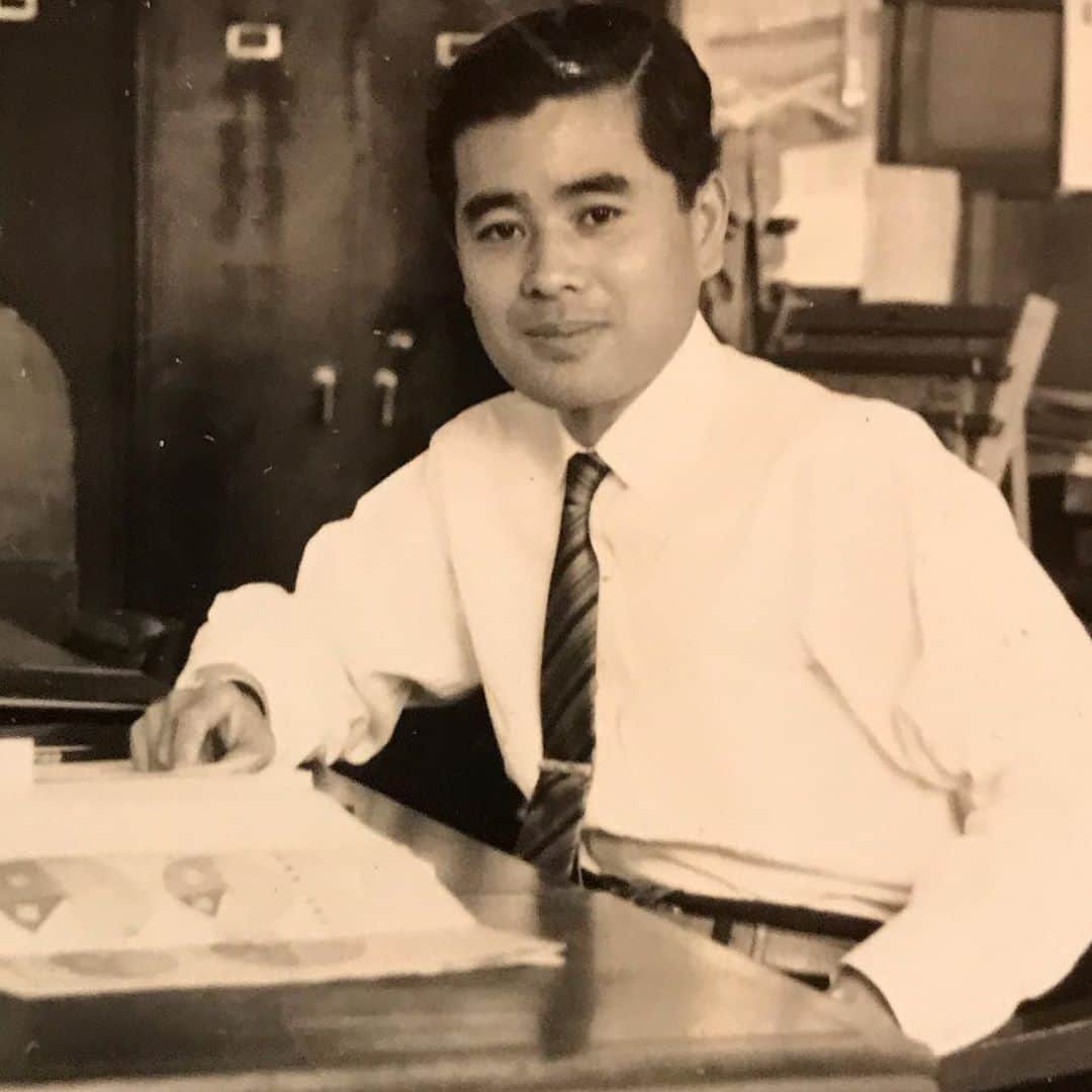 岡まゆみのインスタグラム：「9月21日は亡き父の誕生日…大正13年生まれでした。 今から44年前『秋だよ全員集合！』のスタンバイ中に連絡が来て病院に駆けつけた事覚えています。父は53歳を迎えて間も無くの事でした。 真面目で堅物で優しい人でした…。生きたくても生きられない…一度きりの人生…ひとつだけの命…大切にしましょう…。#亡き父#生きたくても生きられない#一度きりの人生#ひとつだけの命#岡まゆみ」