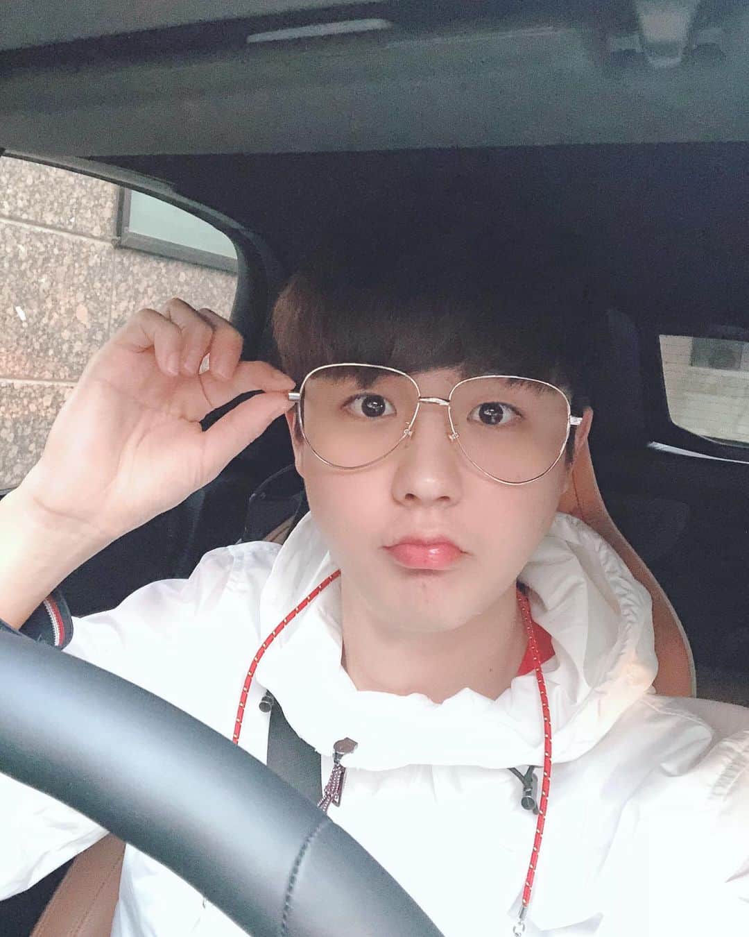 インジュン のインスタグラム：「😎😎😎 . . . #셀카#셀피#데일리#일상#인준 #selfie#daily#l4l#injun #メガネ#インジュン#久しぶり #❤️」