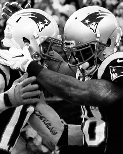 ジュリアン・エデルマンのインスタグラム：「Bigger than football. ❤️」
