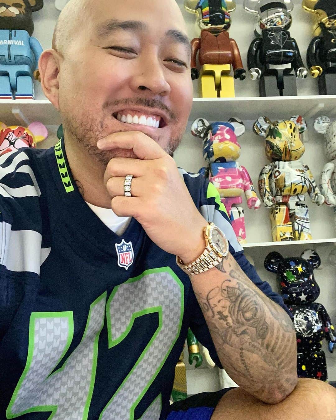 ベン・ボーラーのインスタグラム：「💙💚😘1️⃣2️⃣👋🏼」