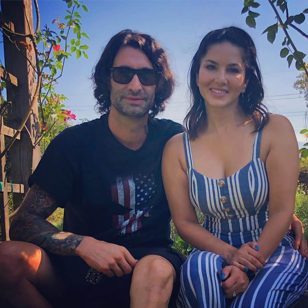 サニー・レオーネさんのインスタグラム写真 - (サニー・レオーネInstagram)「Quality time at the garden with @dirrty99」9月21日 12時51分 - sunnyleone