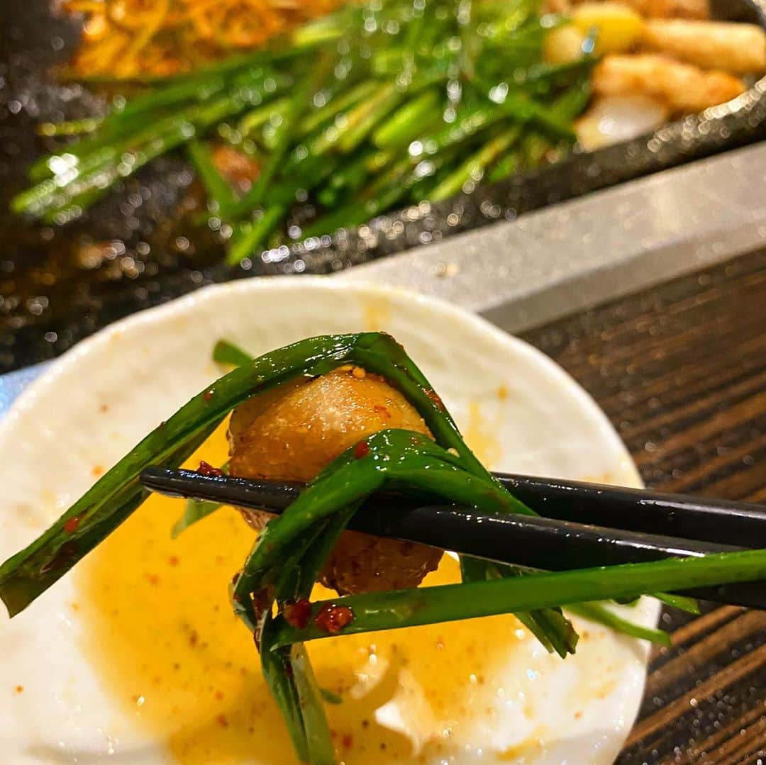 山﨑 薫さんのインスタグラム写真 - (山﨑 薫Instagram)「🇰🇷🇰🇷🇰🇷  韓国に行けなくなってもうすぐ半年。 毎月1回行ってたから韓国料理食べたい熱が上がり過ぎて、新大久保に行ってきました。  コプチャン焼き食べて、〆の焼き飯も食べて、韓流のカッコいい店員さんと話して、韓国をプチ満喫。  帰り際に食べたパッピンスは、やり過ぎた😂😂  韓国に行って、 @chiemi_wow さんや @graceoriental_yoohyang とご飯行きたいよー。  いつになったら、行けるんやろか😭😭  #新大久保グルメ  #コプチャン焼き  #韓国料理  #パッピンス #焼き万歳」9月21日 13時02分 - kaoruyamazaki906