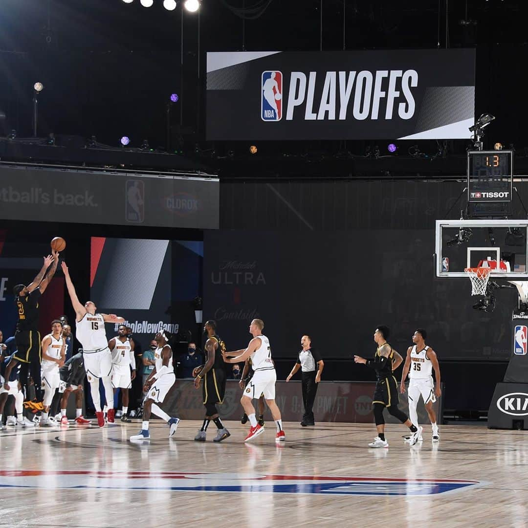 NBAさんのインスタグラム写真 - (NBAInstagram)「All the angles of @antdavis23’s #TissotBuzzerBeater for the @lakers win! #ThisIsYourTime」9月21日 13時12分 - nba