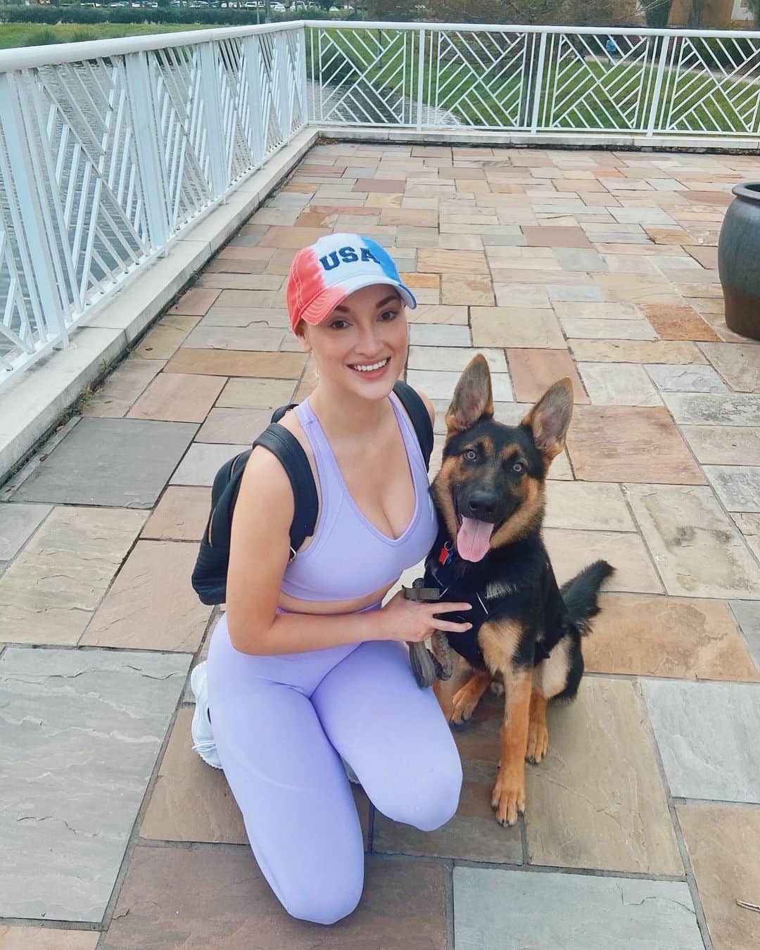 アンナ・フェイスのインスタグラム：「I can’t believe @hanx_the_tank is already 7 months old.. Annnddd for the daily question.. Cats vs dogs?」