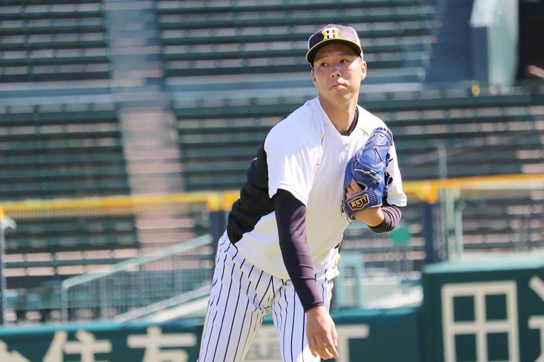 阪神タイガースさんのインスタグラム写真 - (阪神タイガースInstagram)「今日から甲子園で3連戦‼️試合前練習の様子です！ #ジョンエドワーズ 選手 #青柳晃洋 選手 #原口文仁 選手 #荒木郁也 選手 #髙橋遥人 選手 #阪神タイガース #its勝笑timeオレがヤル」9月21日 13時14分 - hanshintigers_official