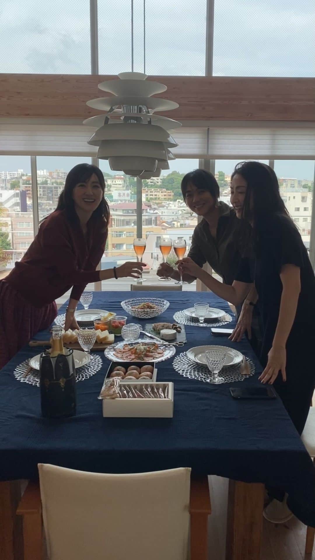 前田ゆかのインスタグラム：「穏やかな休日✨  ステキな友人宅にて♡  @maenorichang  @mizuho_mizuta」